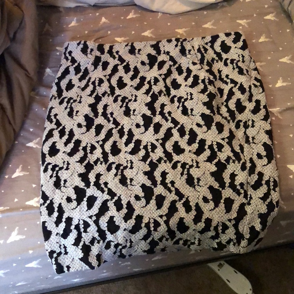 Lace skirt